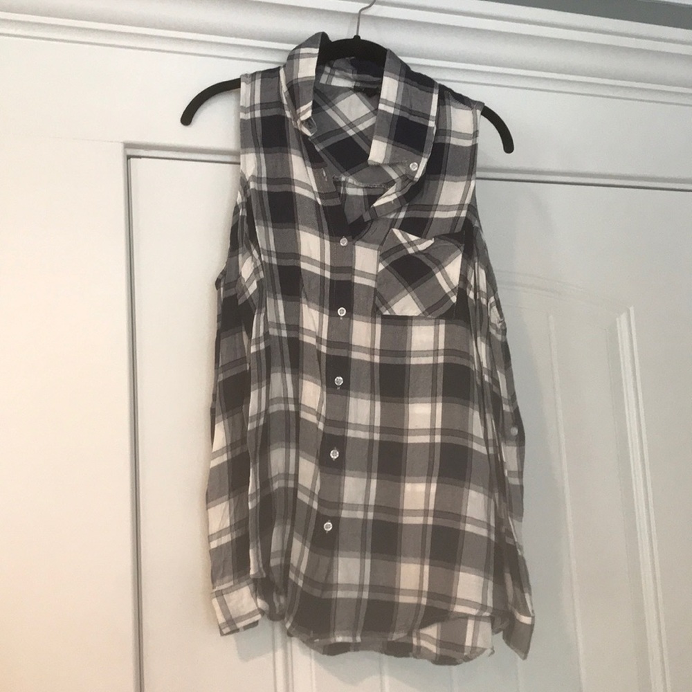Scoop shoulder top